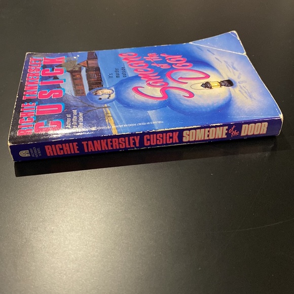 Someone at the Door by Richie Tankersley Cusick - Paperback Novel - Picture 3 of 7